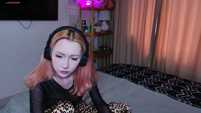 Snapshot of Lexitey chatting on 06.10.26 Lexitey online show from 06.10.26