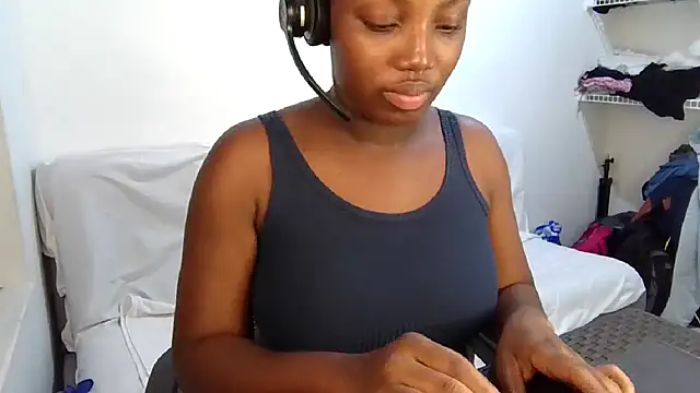 Ashaichious online show from 02.14.25