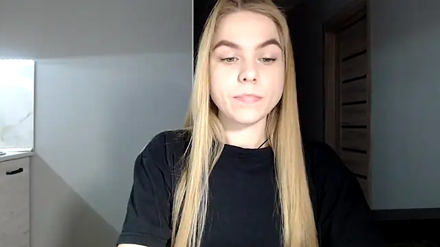 Snapshot of Sunbeam_ chatting on 01.08.25 Sunbeam online show from 01.08.25