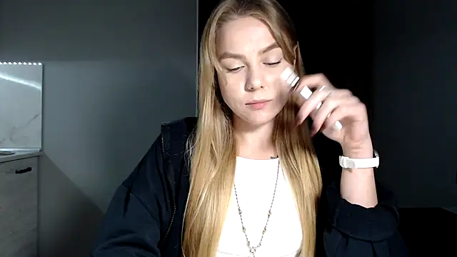 Snapshot of Sunbeam_ chatting on 11.13.25 Sunbeam online show from 11.13.25