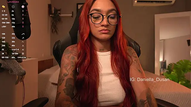 Snapshot of DaniDusan_ chatting on 12.07.24 DaniDusan  online show from 12.07.24