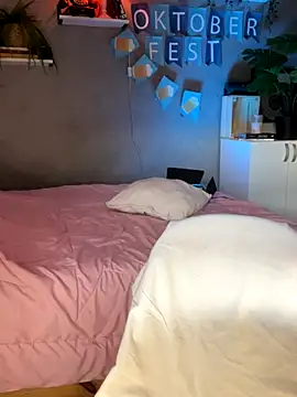 Snapshot of DaniDusan_ chatting on 09.22.25 DaniDusan  online show from 09.22.25