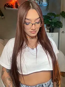 Snapshot of DaniDusan_ chatting on 10.03.25 DaniDusan  online show from 10.03.25