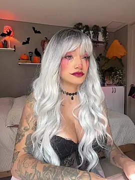 Snapshot of DaniDusan_ chatting on 10.20.25 DaniDusan  online show from 10.20.25