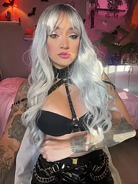 Snapshot of DaniDusan_ chatting on 10.27.25 DaniDusan  online show from 10.27.25