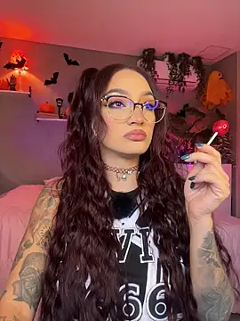 Snapshot of DaniDusan_ chatting on 10.28.25 DaniDusan  online show from 10.28.25