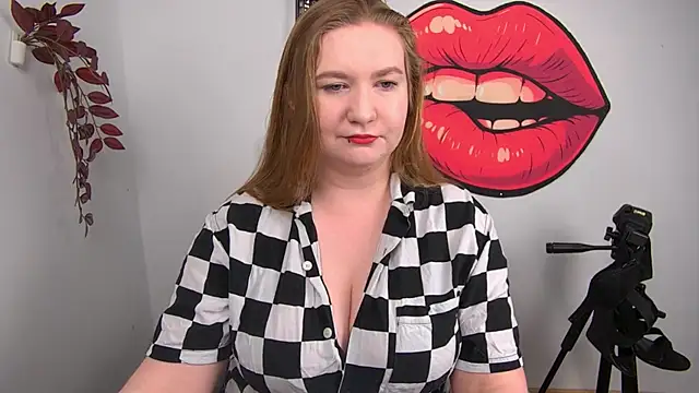 Snapshot of LaraDream chatting on 05.27.26 LaraDream online show from 05.27.26