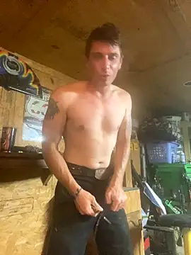 Snapshot of DillPie chatting on 09.10.25 DillPie online show from 09.10.25