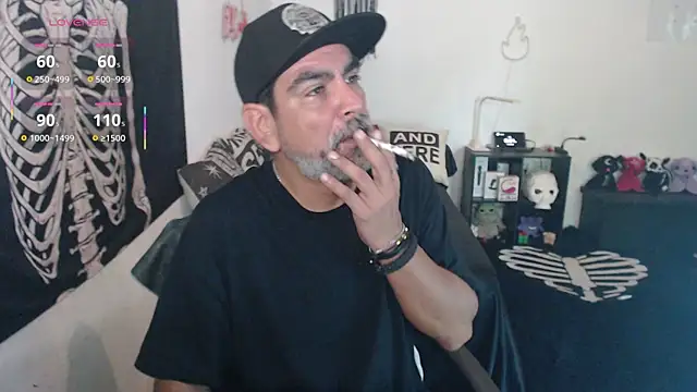 soyelcarlitos  online show from 06.15.26