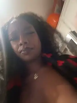 Snapshot of mismialove chatting on 04.18.26 mismialove online show from 04.18.26