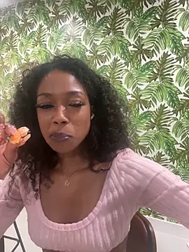 Snapshot of mismialove chatting on 05.17.26 mismialove online show from 05.17.26