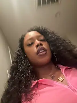 Snapshot of mismialove chatting on 05.28.26 mismialove online show from 05.28.26