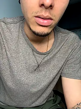 Snapshot of bigryann23 chatting on 11.04.25 bigryann23 online show from 11.04.25