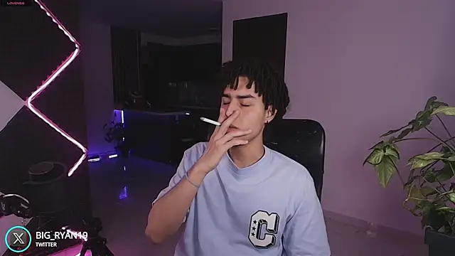 Snapshot of bigryann23 chatting on 11.16.25 bigryann23 online show from 11.16.25