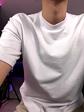 Snapshot of bigryann23 chatting on 11.18.25 bigryann23 online show from 11.18.25