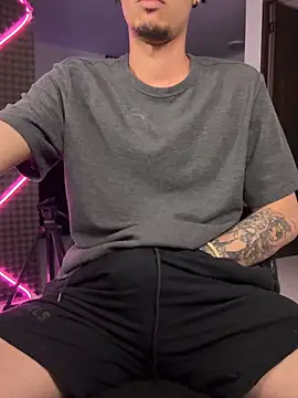 Snapshot of bigryann23 chatting on 11.21.25 bigryann23 online show from 11.21.25