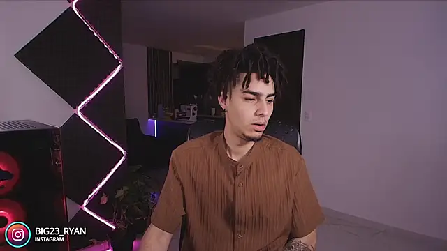 Snapshot of bigryann23 chatting on 11.30.25 bigryann23 online show from 11.30.25