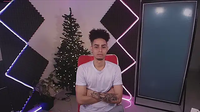 Snapshot of bigryann23 chatting on 12.20.25 bigryann23 online show from 12.20.25